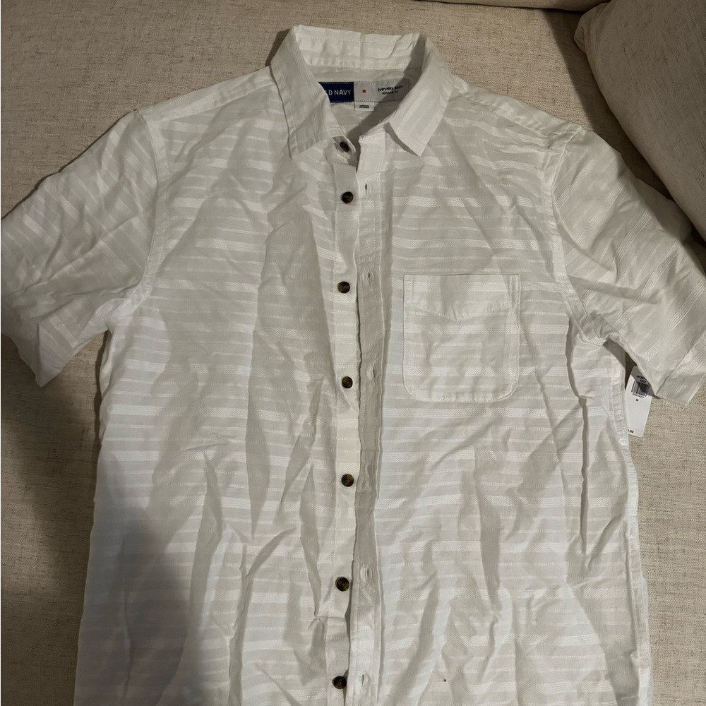 Old navy shirt nwt size m